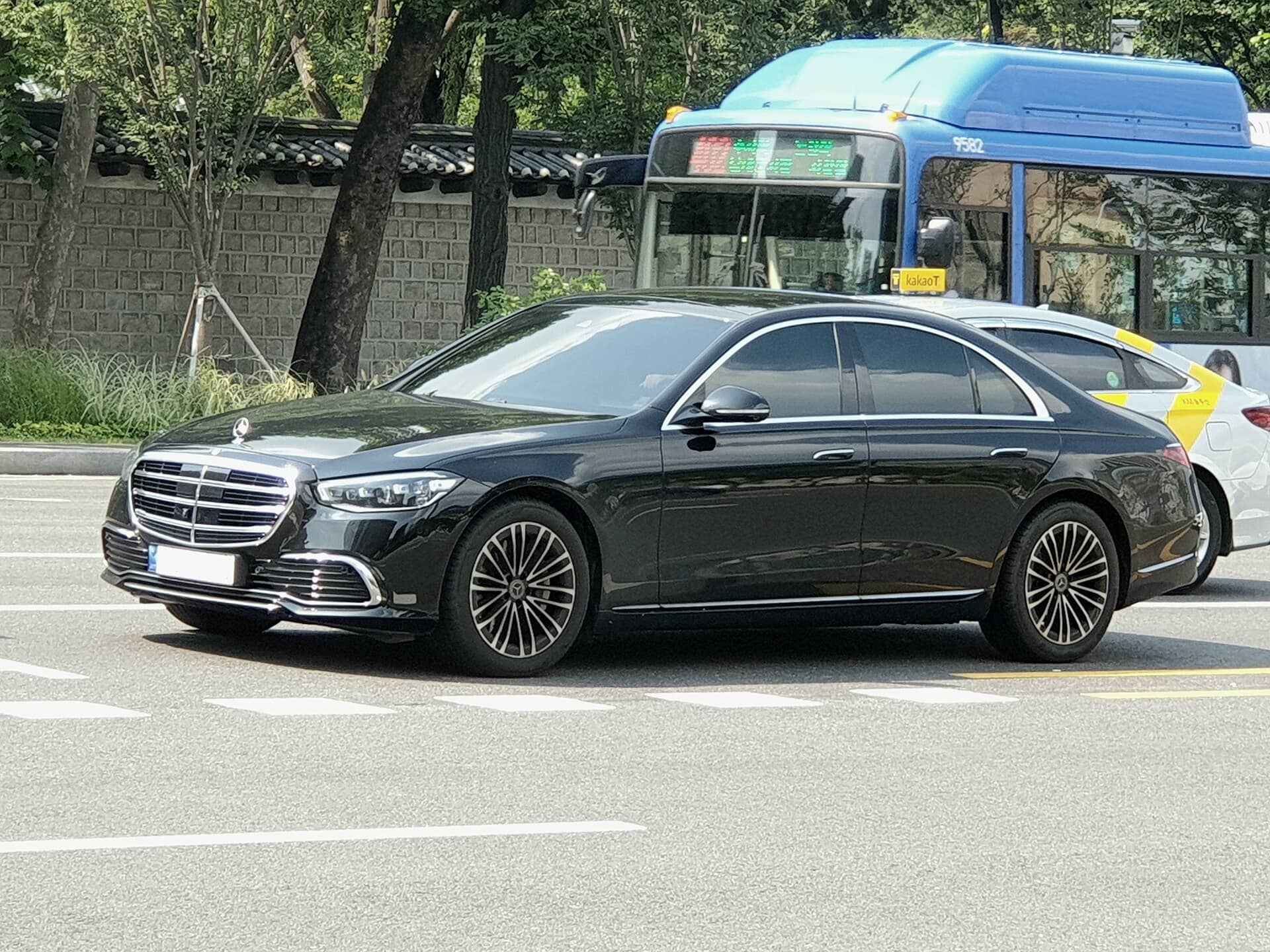Mercedes S-Klass premium taxi